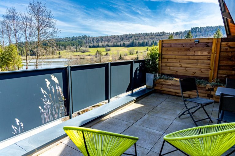 Etang-du-moulin-bonnetage-Terrasse chambre Prestige