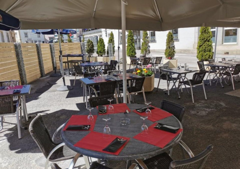 Restaurant-La Cabane-Villerslelac-La terasse