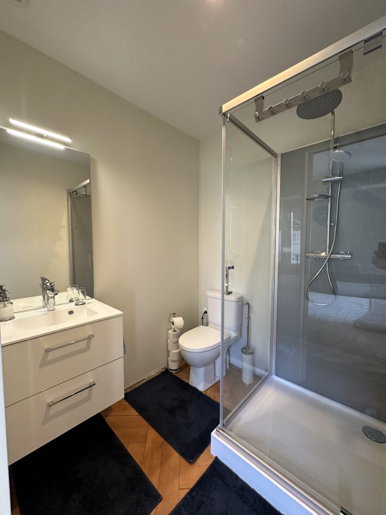 Chambre-d-hotes-les-volets-bleus-montecheroux-La salle d'eau