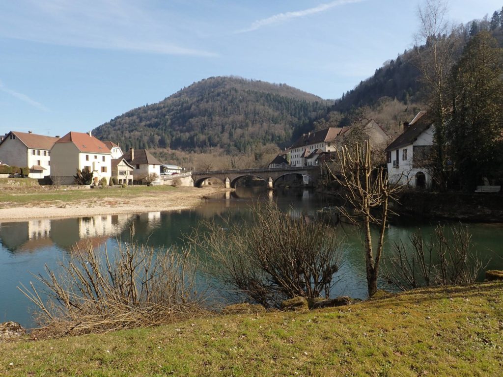 Meuble-GUIBELIN-Gite-Entre-Doubs-et-Dessoubre-Saint-Hippolyte-Doubs-Tourisme-LM-37-1-.jpg