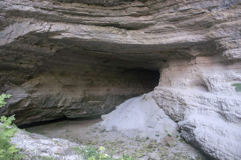 LE DEFILE D'ENTRE-ROCHES ET LA GROTTE DU TRESOR_3