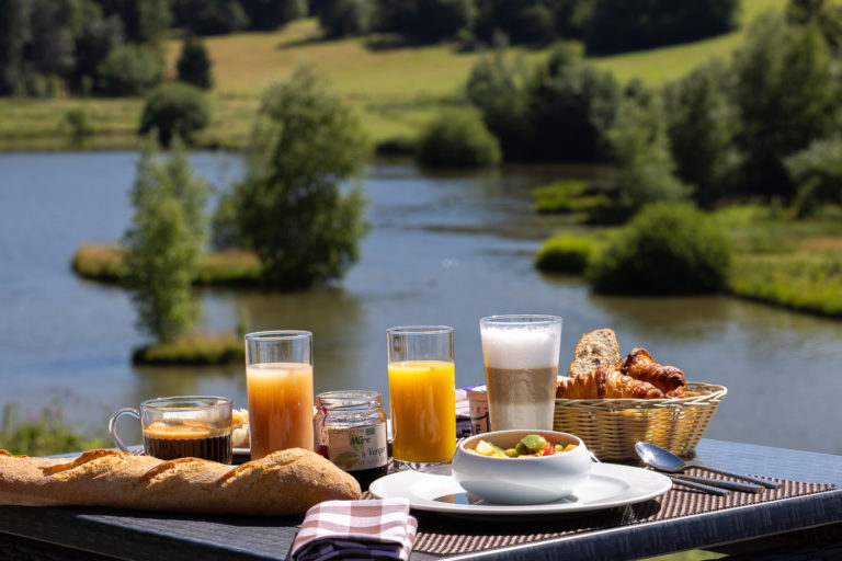 Etang-du-moulin-bonnetage-Petit-déjeuner