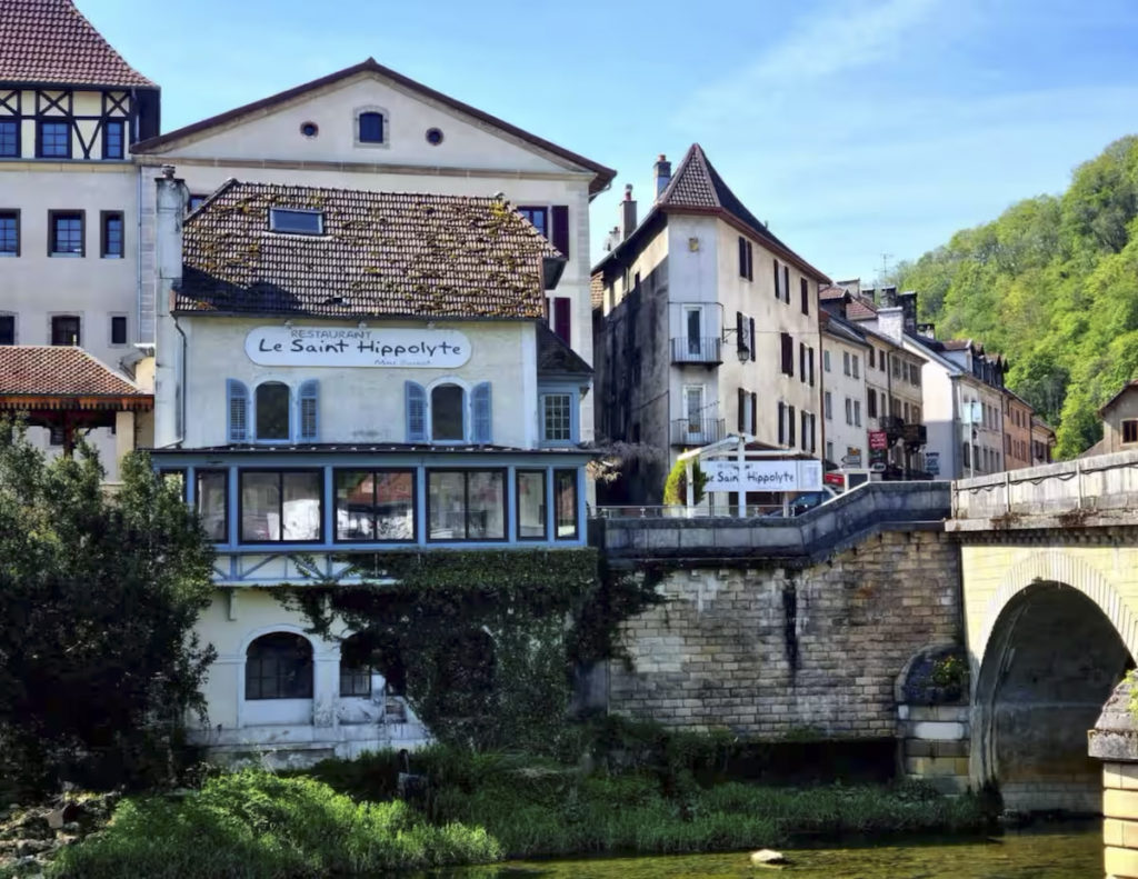Gite-le-Saint-Hippolyte-ext1-AlexandreGuigon.jpg
